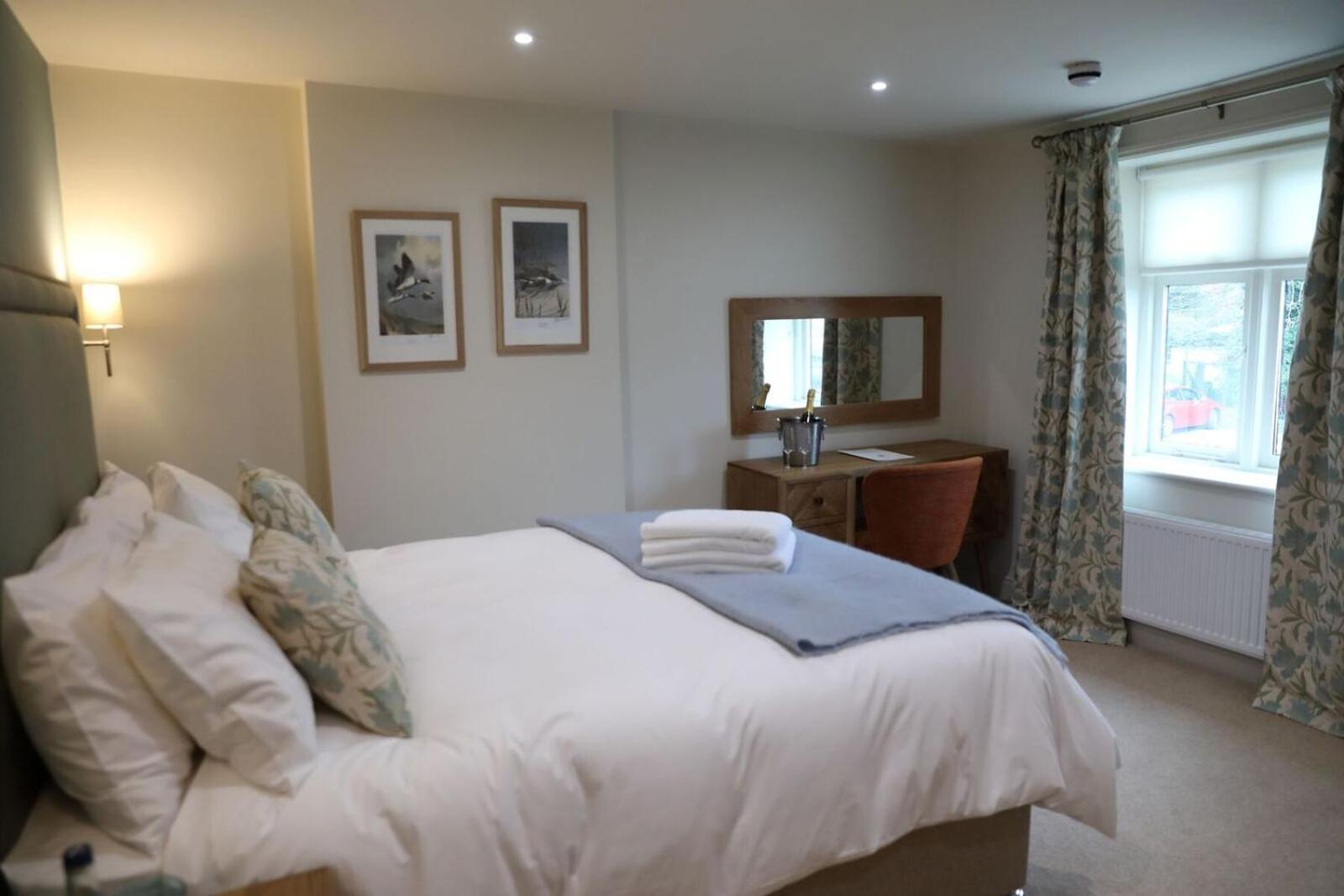 The Rising Sun Hotel Coltishall Стая снимка
